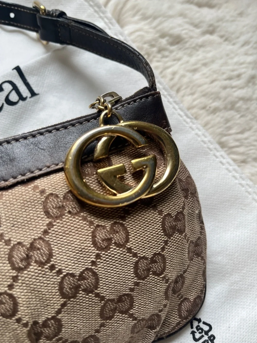 GUCCI Interlocking G Pochette GG Canvas Shoulder Bag - Picture 4 of 16